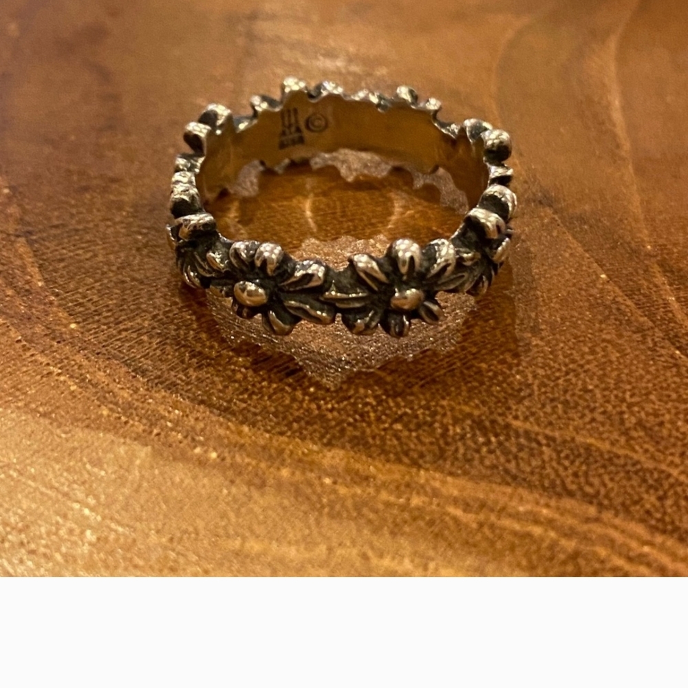 James Avery Sterling Silver Margerita Floral Silver Ring.